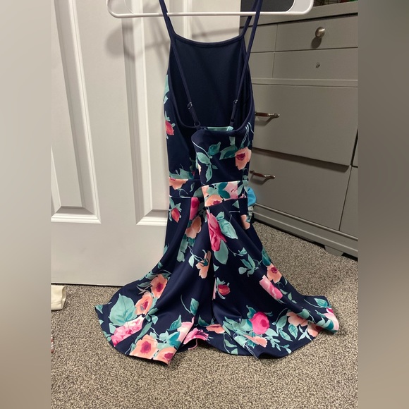 Speechless dress - Picture 2 of 4